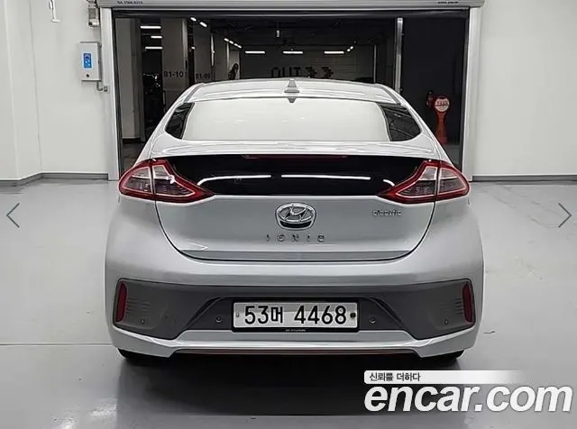 HYUNDAI IONIQ ELECTRIC 2017 — 77 770 км, серебристо-серый, Корея — под ключ — фото 3