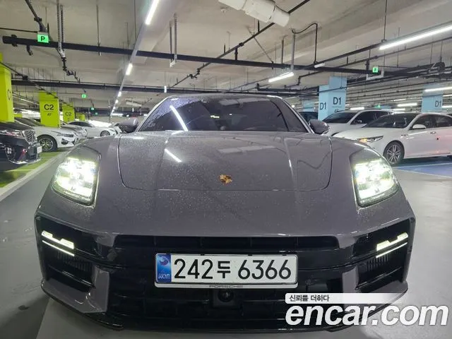 PORSCHE PANAMERA 976 2025
