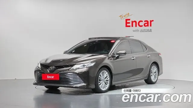 TOYOTA CAMRY XV70 2019