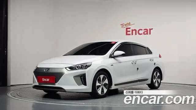 HYUNDAI IONIQ ELECTRIC 2017 — 83 366 км, белый, Корея — под ключ — фото 1