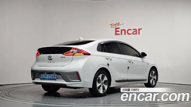 HYUNDAI IONIQ ELECTRIC 2017 — 83 366 км, белый, Корея — под ключ — фото 2
