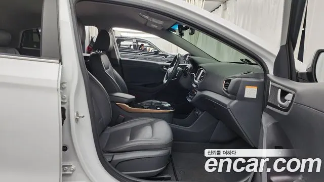 HYUNDAI IONIQ ELECTRIC 2017 — 83 366 км, белый, Корея — под ключ — фото 11