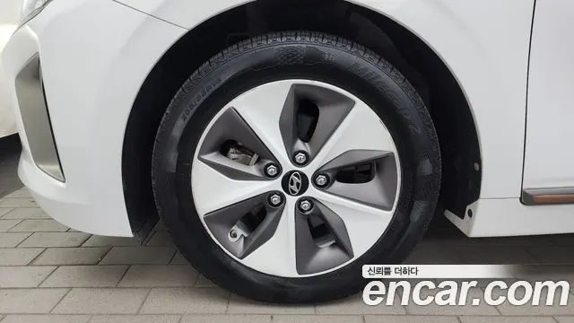 HYUNDAI IONIQ ELECTRIC 2017 — 83 366 км, белый, Корея — под ключ — фото 5