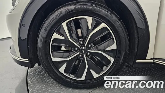 KIA EV6 2022 — 89 200 км, белый-перламутр, Корея — под ключ — фото 5