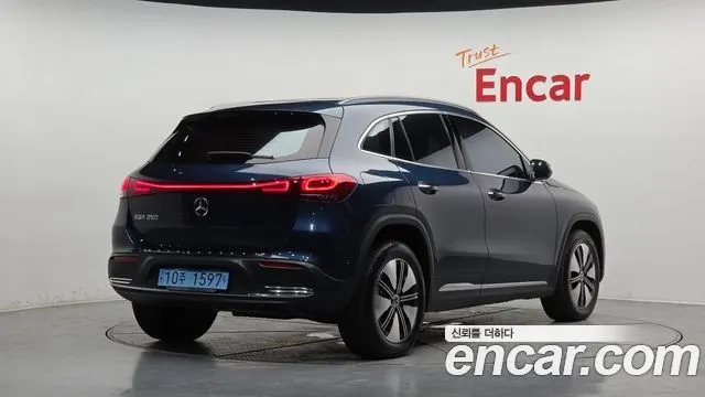 MERCEDES-BENZ EQA H243 2021