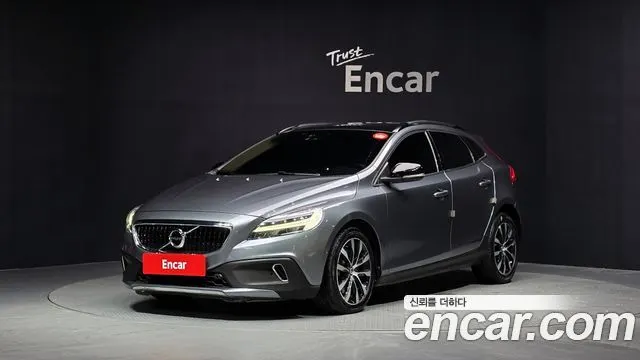 VOLVO V40 CROSS COUNTRY 2019 — 90 665 км, серый, Корея — под ключ — фото 1