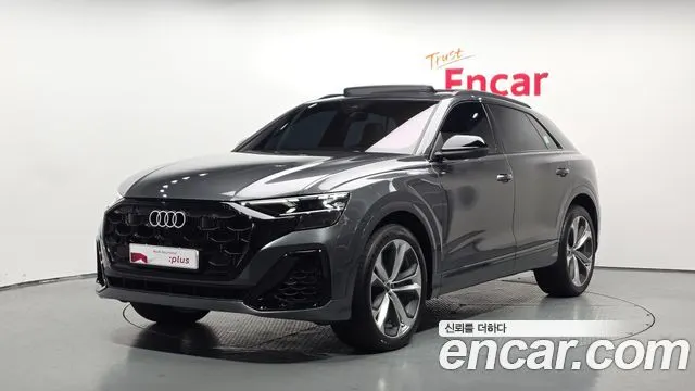 AUDI Q8 2025