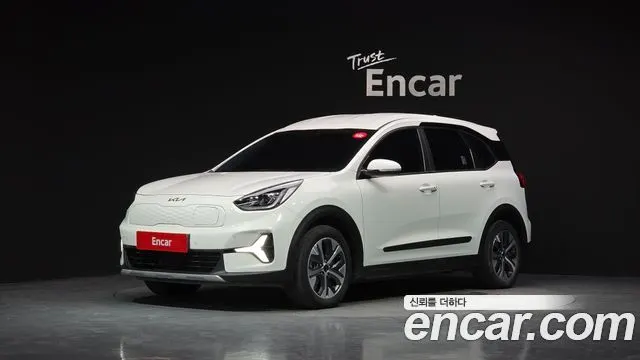 KIA NIRO PLUS 2024 — 20 496 км, белый, Корея — под ключ — фото 1