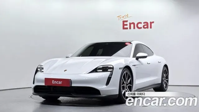 PORSCHE TAYCAN 2024