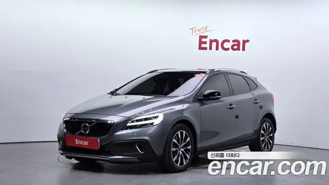 VOLVO V40 CROSS COUNTRY 2019 — 51 749 км, серый, Корея — под ключ — фото 1