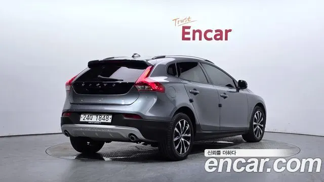 VOLVO V40 CROSS COUNTRY 2019 — 51 749 км, серый, Корея — под ключ — фото 2