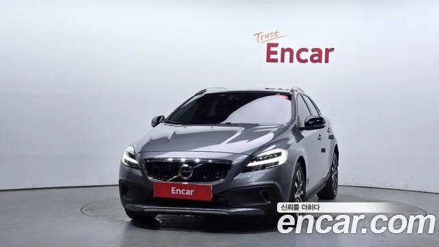 VOLVO V40 CROSS COUNTRY 2019 — 51 749 км, серый, Корея — под ключ — фото 3
