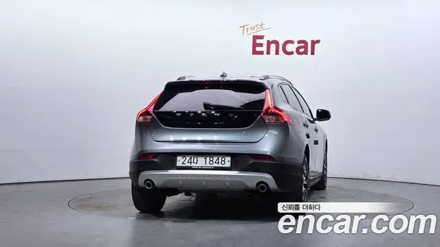 VOLVO V40 CROSS COUNTRY 2019 — 51 749 км, серый, Корея — под ключ — фото 4