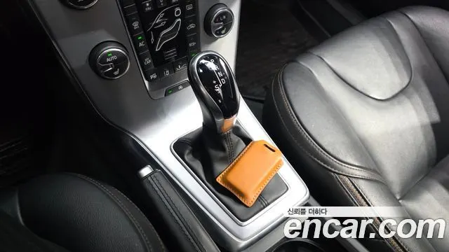 VOLVO V40 CROSS COUNTRY 2019 — 51 749 км, серый, Корея — под ключ — фото 9