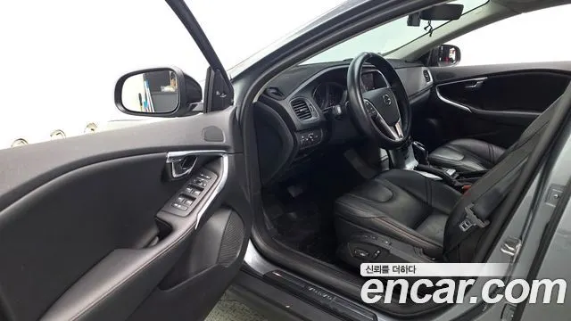 VOLVO V40 CROSS COUNTRY 2019 — 51 749 км, серый, Корея — под ключ — фото 10