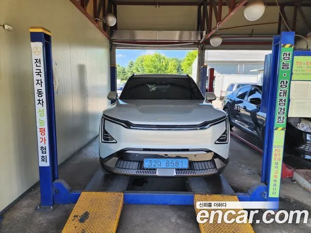 KIA EV5 2026 — 5 500 км, серебристо-серый, Корея — под ключ — фото 1