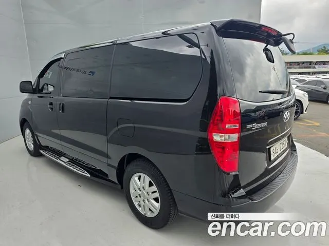 HYUNDAI GRAND STAREX 2017 — 72 870 км, чёрный, Корея — под ключ — фото 6