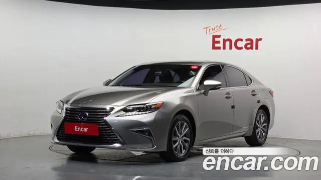 LEXUS ES300H 2017 — 60 926 км, серебристо-серый, Корея — под ключ — фото 1