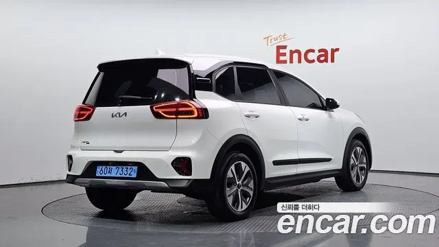 KIA NIRO PLUS 2023 — 45 050 км, белый, Корея — под ключ — фото 2