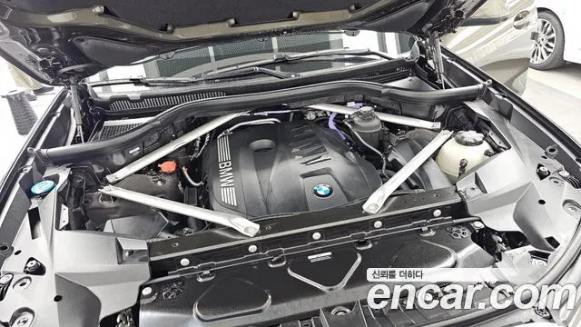 BMW X7 2025 — 15 252 км, светло-золотистый, Корея — под ключ — фото 6