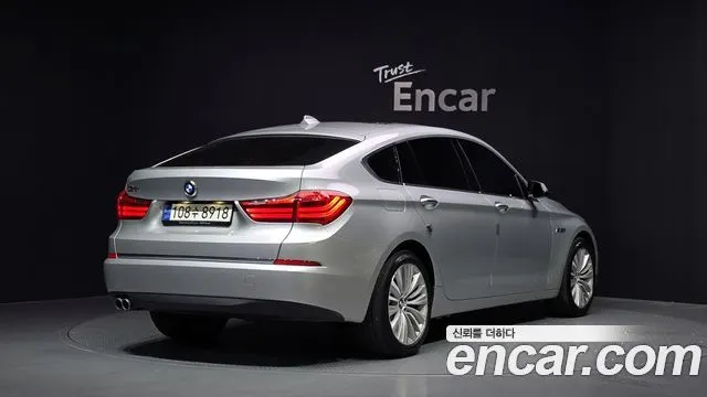 BMW 5 SERIES GT 2016 — 134 857 км, светло-серебристый, Корея — под ключ — фото 2