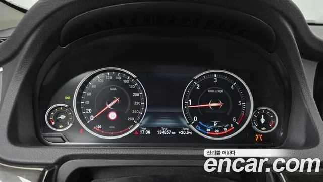 BMW 5 SERIES GT 2016 — 134 857 км, светло-серебристый, Корея — под ключ — фото 8