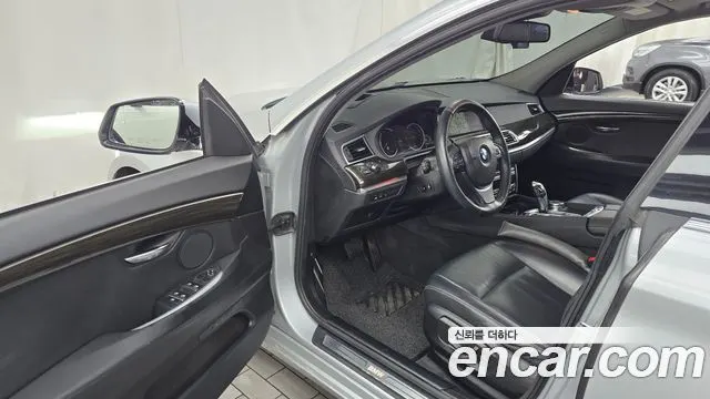 BMW 5 SERIES GT 2016 — 134 857 км, светло-серебристый, Корея — под ключ — фото 10