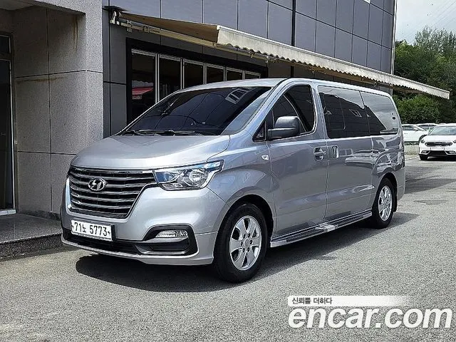 HYUNDAI GRAND STAREX 2019 — 99 278 км, серебристо-серый, Корея — под ключ — фото 11
