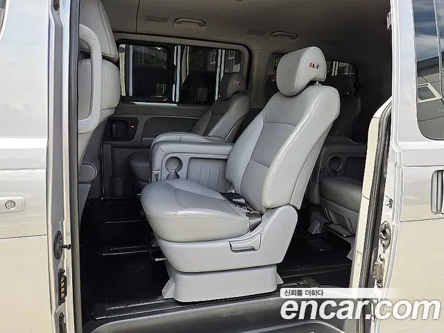 HYUNDAI GRAND STAREX 2019 — 99 278 км, серебристо-серый, Корея — под ключ — фото 10