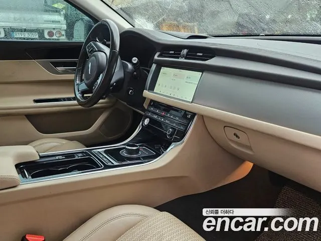 JAGUAR XF 2017 — 132 822 км, тёмно-зелёный, Корея — под ключ — фото 12