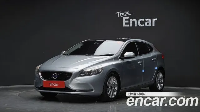VOLVO V40 2015