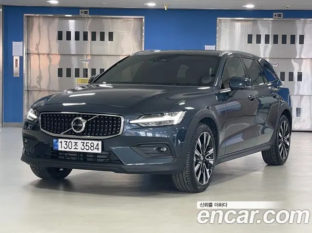 VOLVO V60 CROSS COUNTRY 2024