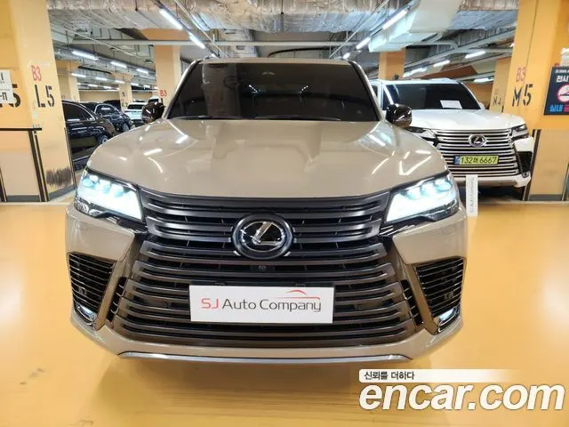 LEXUS LX 2025 — 8 000 км, светло-серебристый, Корея — под ключ — фото 1