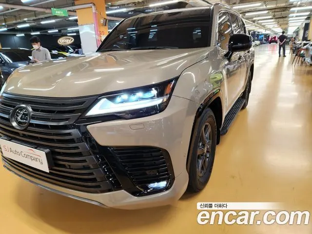 LEXUS LX 2025 — 8 000 км, светло-серебристый, Корея — под ключ — фото 3
