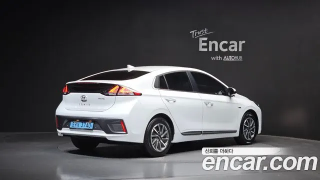 HYUNDAI IONIQ ELECTRIC 2020 — 38 130 км, белый, Корея — под ключ — фото 1