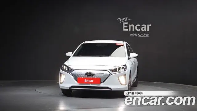 HYUNDAI IONIQ ELECTRIC 2020 — 38 130 км, белый, Корея — под ключ — фото 3