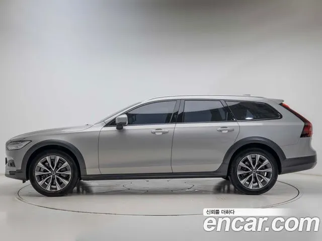 VOLVO V90 CROSS COUNTRY 2023 — 68 825 км, серебристо-серый, Корея — под ключ — фото 3