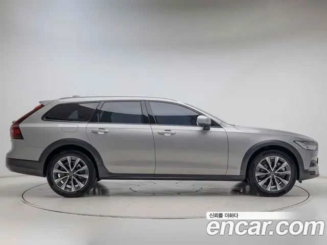 VOLVO V90 CROSS COUNTRY 2023 — 68 825 км, серебристо-серый, Корея — под ключ — фото 5