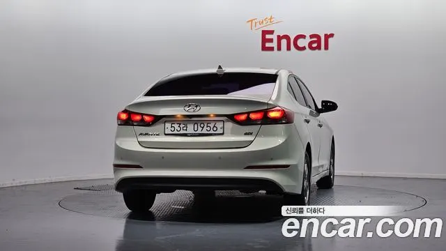HYUNDAI AVANTE 2016 — 95 444 км, белый-перламутр, Корея — под ключ — фото 4