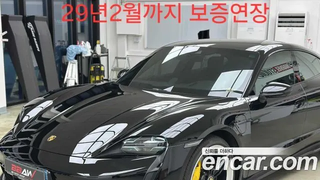 PORSCHE TAYCAN 2022
