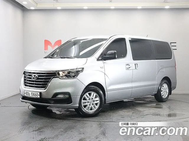 HYUNDAI GRAND STAREX 2020 — 61 674 км, серебристый, Корея — под ключ — фото 1