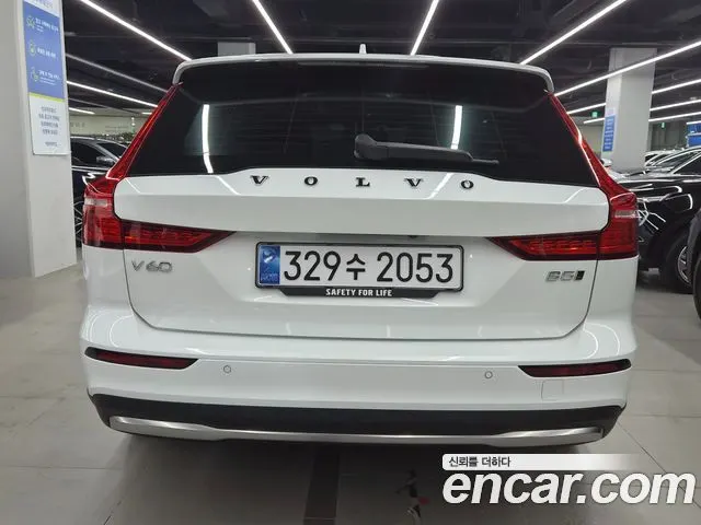 VOLVO V60 CROSS COUNTRY 2023 — 28 000 км, белый, Корея — под ключ — фото 2