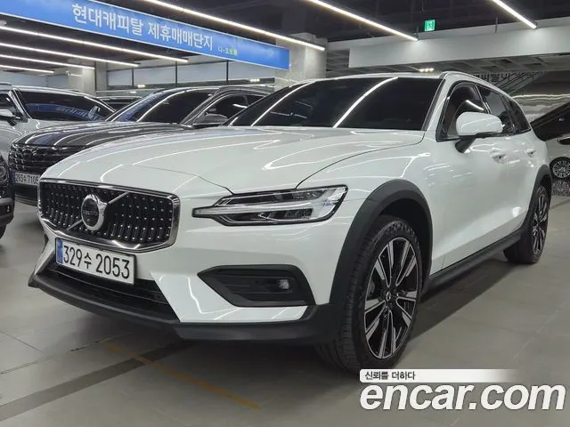 VOLVO V60 CROSS COUNTRY 2023 — 28 000 км, белый, Корея — под ключ — фото 3