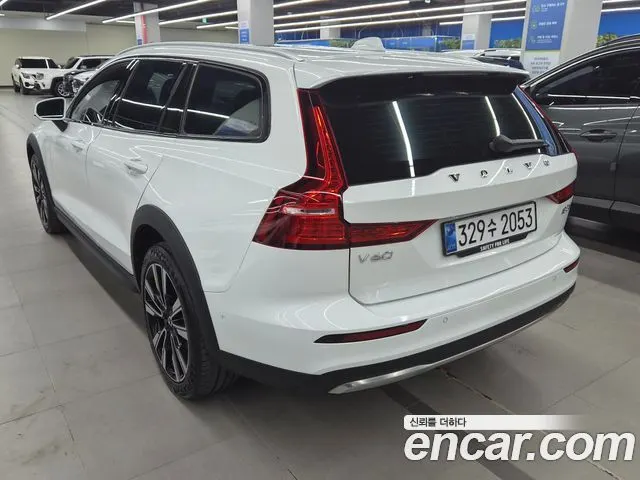 VOLVO V60 CROSS COUNTRY 2023 — 28 000 км, белый, Корея — под ключ — фото 4
