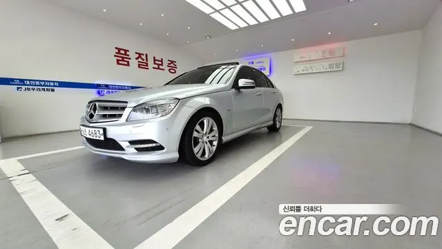 MERCEDES-BENZ C-CLASS W204 2011 — 124 000 км, серебристый, Корея — под ключ — фото 1