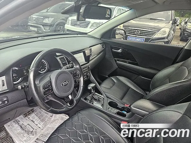 KIA NIRO 2018 — 174 700 км, чёрный, Корея — под ключ — фото 10