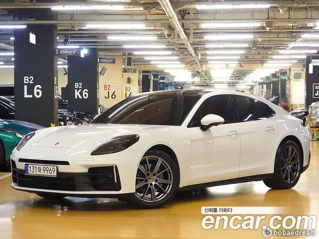 PORSCHE PANAMERA 976 2024