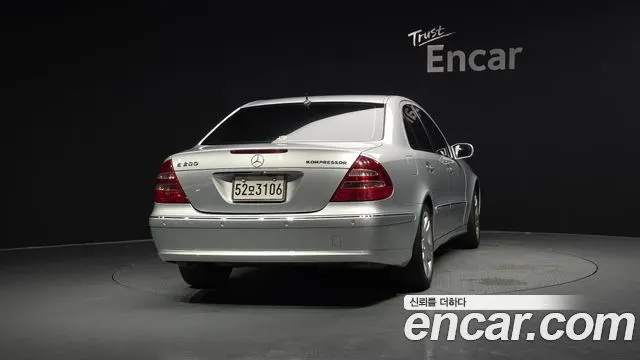 MERCEDES-BENZ E-CLASS W211 2005 — 265 651 км, серебристый, Корея — под ключ — фото 4