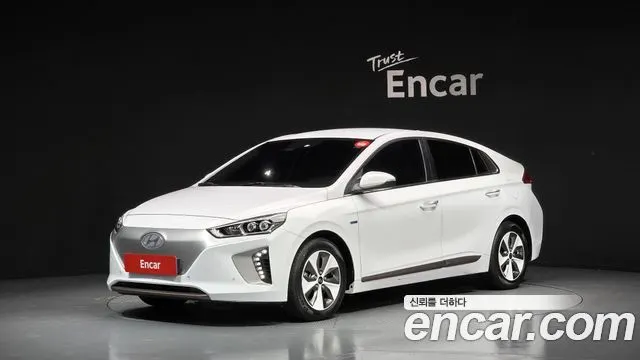 HYUNDAI IONIQ ELECTRIC 2018 — 106 736 км, белый, Корея — под ключ — фото 1
