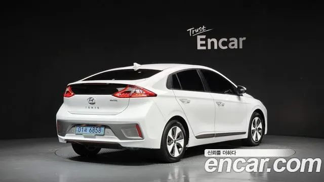 HYUNDAI IONIQ ELECTRIC 2018 — 106 736 км, белый, Корея — под ключ — фото 2